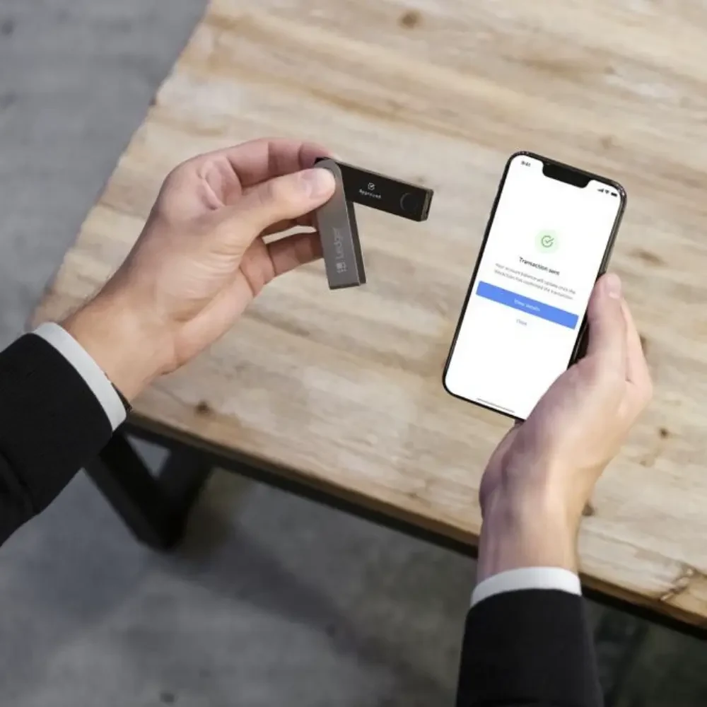Ledger 手机端连接与售后支持展示
